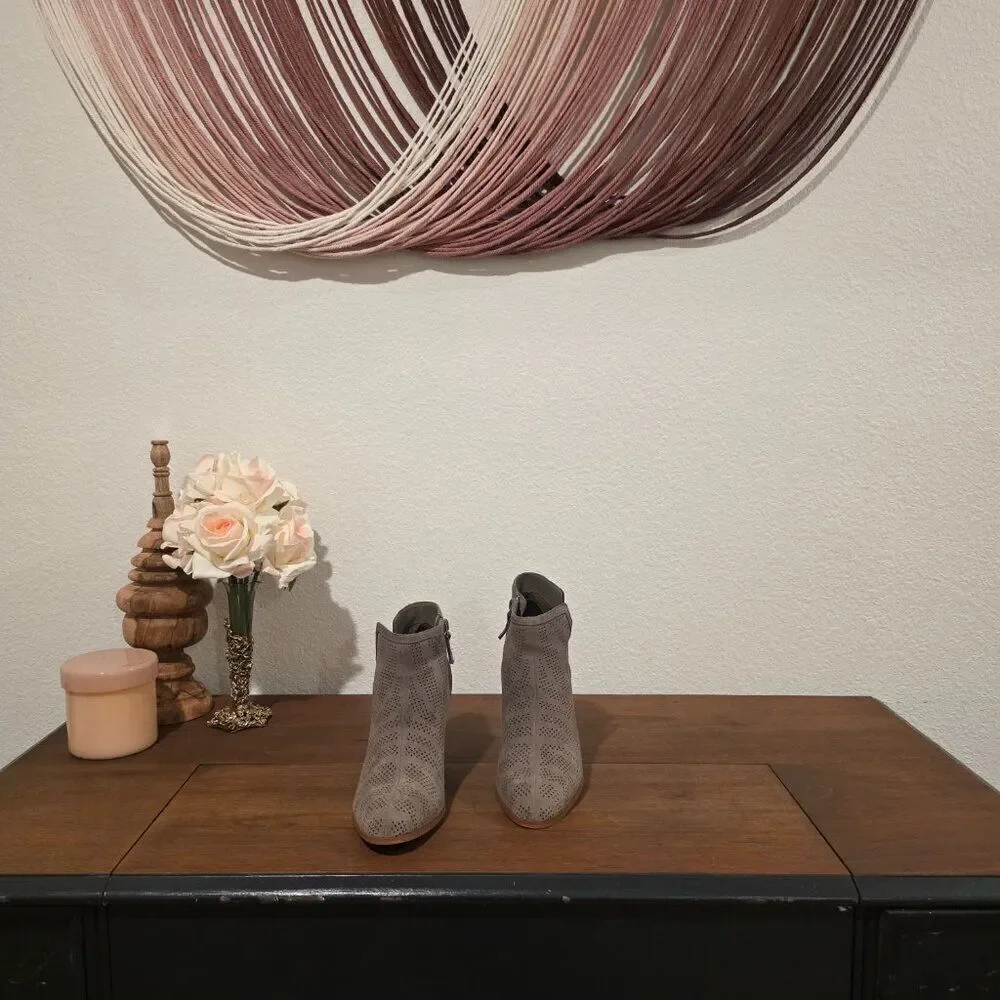 Violet and Red 